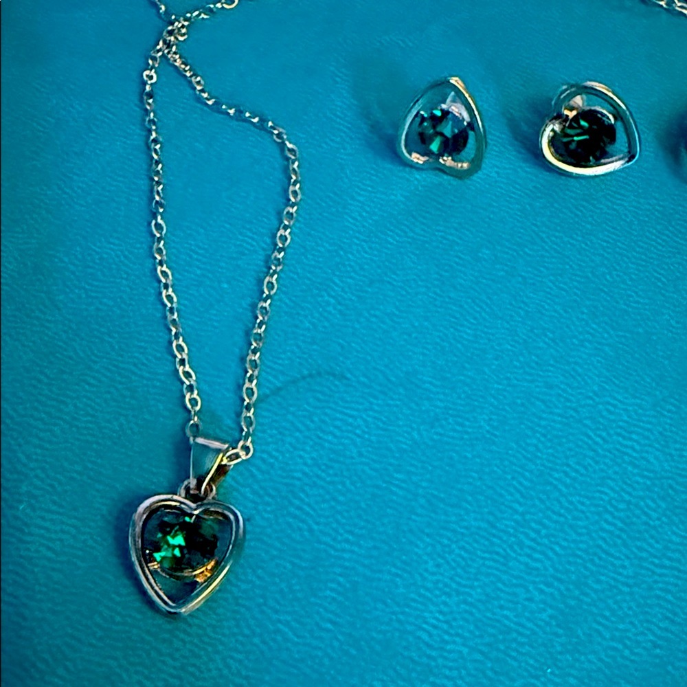 Elegant Gold and Green Jewelry Set